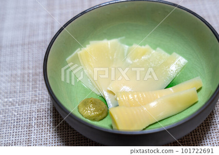 Seasonal bamboo shoot sashimi 101722691