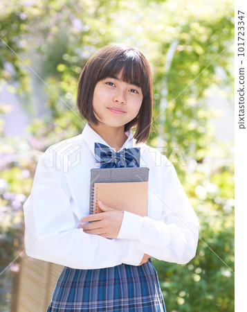 Female junior high school student school uniform school life portrait 101723347