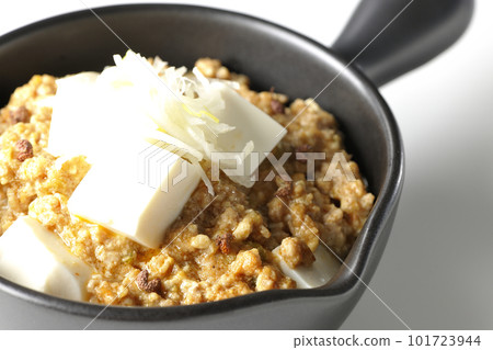 Shoot spicy mapo tofu with plenty of tofu on a white background Shoot spicy mapo tofu with plenty of tofu on a white background 101723944