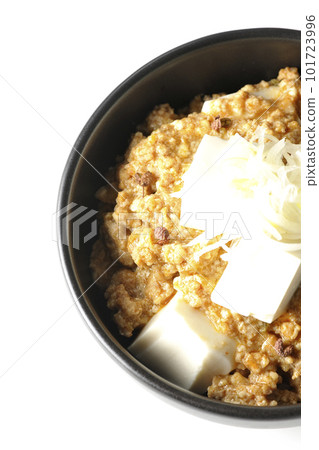 白底豆腐多的麻婆豆腐鳥瞰圖 101723996