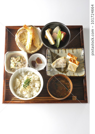 Bamboo shoot rice, simmered dishes, tempura, set meals, Kyoto cuisine, obanzai, seasonal dishes 101724664