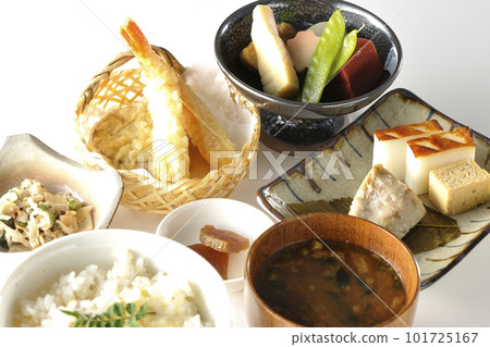 Bamboo shoot rice, simmered dishes, tempura, set meals, Kyoto cuisine, obanzai, seasonal dishes 101725167