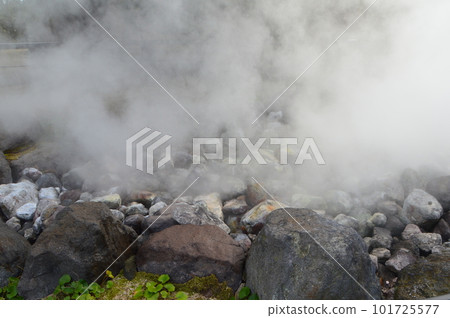 冒出的蒸汽(鬼石坊津地獄別府溫泉鐵輪/龜川地區/大分縣別府市) 冒出的蒸汽(鬼石坊津地獄別府溫泉鐵輪/龜川地區/大分縣別府市) 101725577