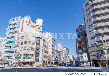Tokyo's Taito Ward, a popular place for inbound tourists and other foreigners, Kappabashi Dougu Street in sunny weather where you can find a variety of cooking utensils and utensils Tokyo's Taito Ward, a popular place for inbound tourists and other foreigners, Kappabashi Dougu Street in sunny weather where you can find a variety of cooking utensils and utensils 101726227