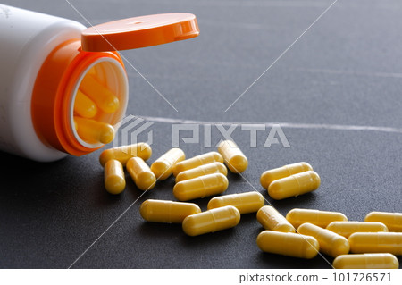 服用膠囊補充劑改善健康 101726571