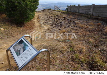 鬼城鬼之城鋪路石遺址上的古山城(岡山縣總社市) 鬼城鬼之城鋪路石遺址上的古山城(岡山縣總社市) 101726687