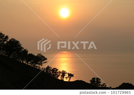 Shiretoko Peninsula evening view Shiretoko Peninsula evening view 101729965