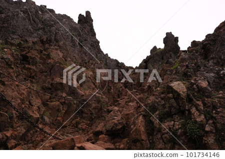 爬上陡峭的山鏈 爬上陡峭的山鏈 101734146