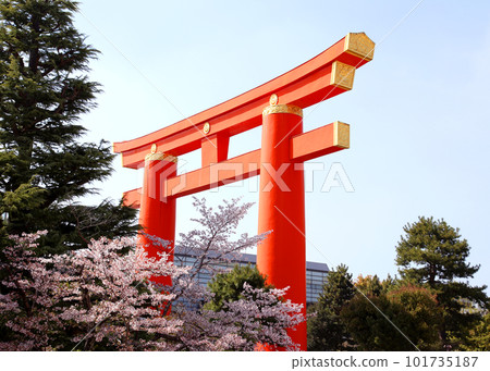 Heian Jingu Shrine Otorii Torii Heian Jingu Otorii Vermillion Heian Jingu Shrine Otorii Torii Heian Jingu Otorii Vermillion 101735187