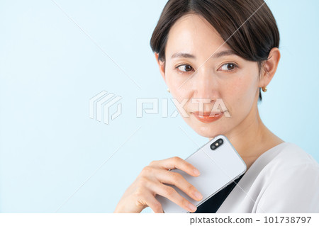 Business woman with a smartphone Business woman with a smartphone 101738797