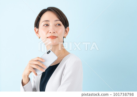 有智能手機的女商人 有智能手機的女商人 101738798