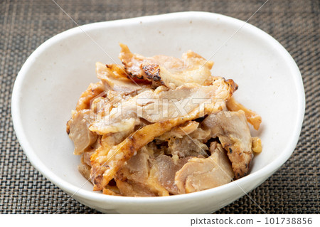 Hinepon (broiled chicken with ponzu sauce). 101738856
