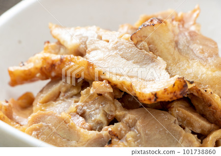 Close-up of hinepon (broiled chicken with ponzu sauce). Close-up of hinepon (broiled chicken with ponzu sauce). 101738860