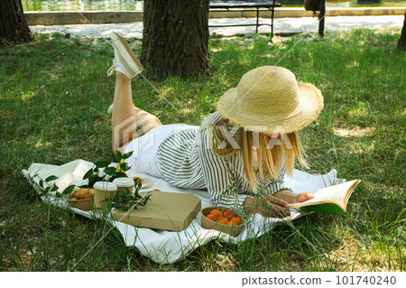 Spending time in nature - picnic, accessories for picnic 101740240