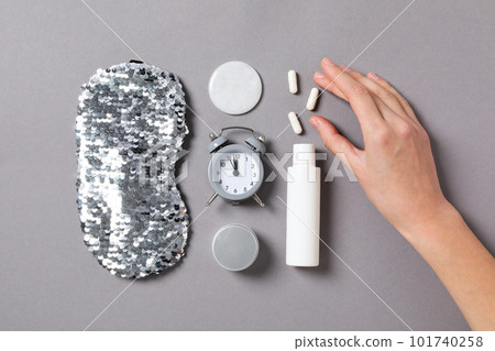 Insomnia and sleep problems composition with sleep mask 101740258