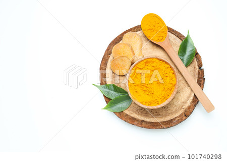 Fragrant seasoning - turmeric, one of the main ingredients in Indian curry 101740298