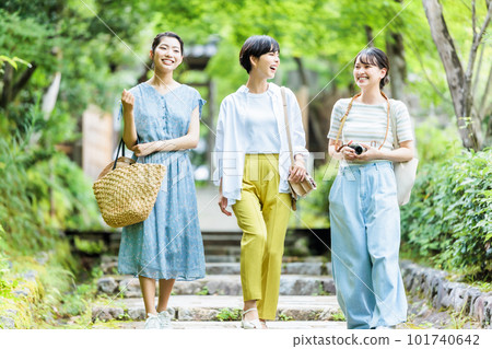Tourists taking a walk with a camera on a girls' trip 101740642