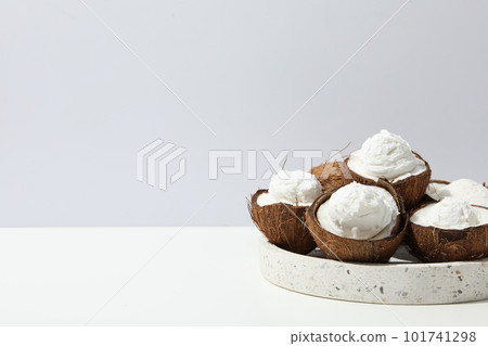 Summer dessert - ice cream, ice cream with coconut 101741298