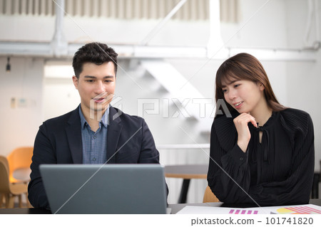 Business people chatting at a meeting 101741820