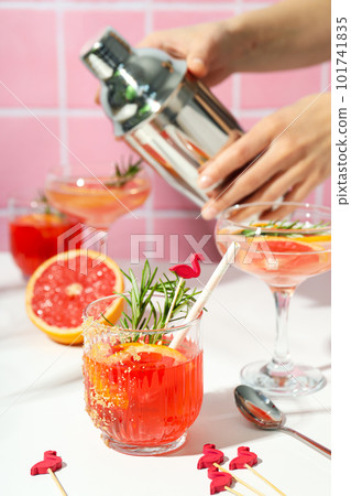 Grapefruit cocktail, alcohol or non alcoholic drink for party 101741835