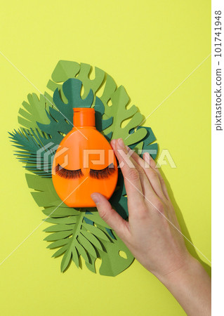 Concept of summer skin care accessories, top view 101741948