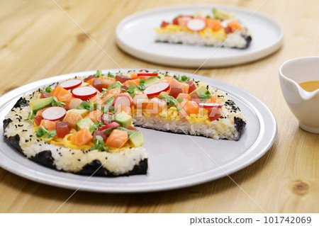 sushi pizza 101742069
