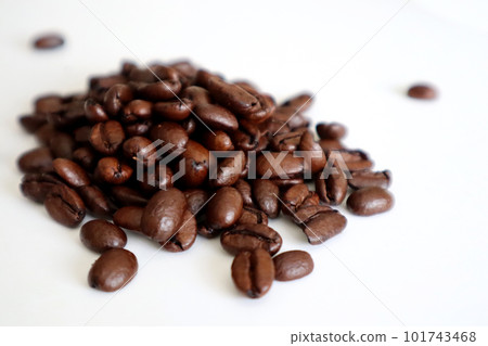 coffee beans24 101743468