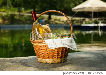 Spending time in nature - picnic, accessories for picnic 101743592