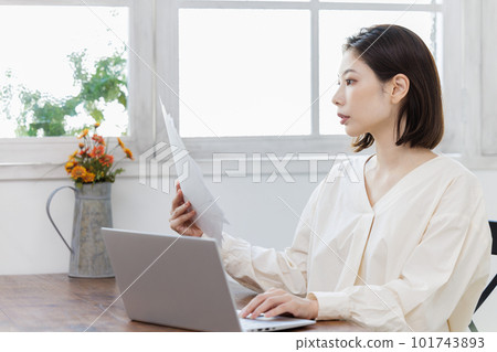 女人做遠程辦公 女人做遠程辦公 101743893