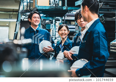 Workers sharing information on site 101744659