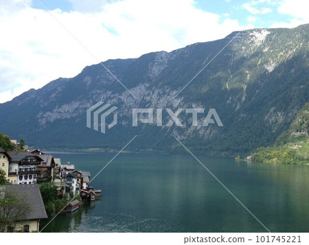 奧地利雄偉的山脈和房屋 101745221