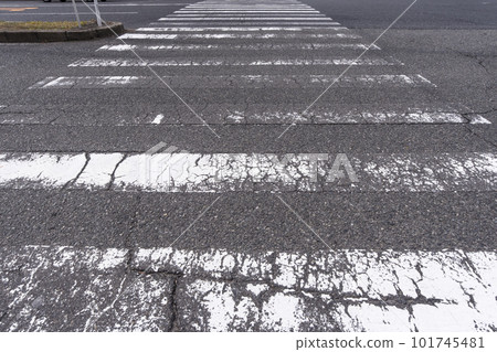 Traffic paint, worn crosswalk, road marking, image material, white line 101745481