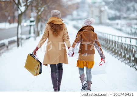 mother and child in coat, hat, scarf and mittens walking mother and child in coat, hat, scarf and mittens walking 101746421