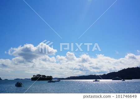 The sea of Matsushima in sunny winter The sea of Matsushima in sunny winter 101746649