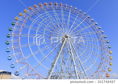 Izumisano City, Osaka Prefecture Rinku Pleasure Town Seacle Ferris wheel shining in the blue sky 101748487