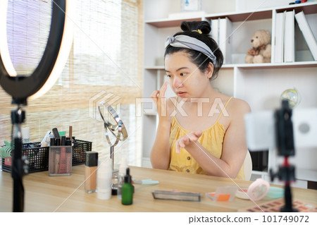 Beautiful women with social media influences are teaching makeup and use cosmetics, In front of the camera to recording vlog video live streaming, Online business on concept of beauty bloggers. Beautiful women with social media influences are teaching makeup and use cosmetics, In front of the camera to recording vlog video live streaming, Online business on concept of beauty bloggers. 101749072