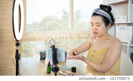 Beautiful women with social media influences are teaching makeup and use cosmetics, In front of the camera to recording vlog video live streaming, Online business on concept of beauty bloggers. Beautiful women with social media influences are teaching makeup and use cosmetics, In front of the camera to recording vlog video live streaming, Online business on concept of beauty bloggers. 101749073