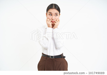 Worried young asian corporate woman, office lady looks anxous and unsure aside, white background 101749089
