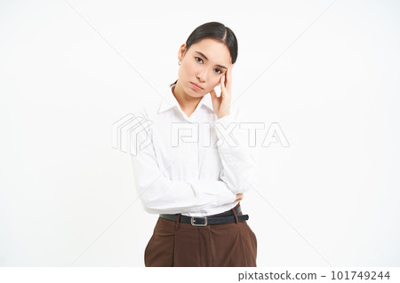 Portrait of confident businesswoman, korean woman with concerned face, looks serious at camera, white studio background 101749244