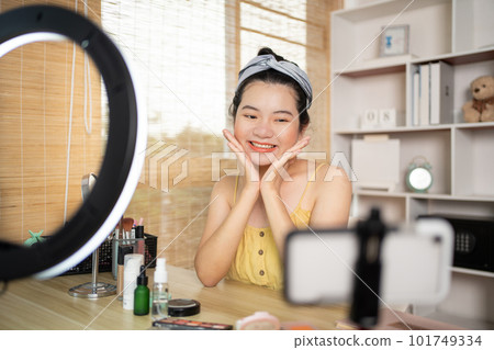 Beautiful woman with a social media influence is greeting the audience for recording vlog video live streaming, Showing how to make up and use cosmetics, Online business on concept of beauty bloggers. 101749334