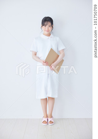 Women in nurse clothes 101750709