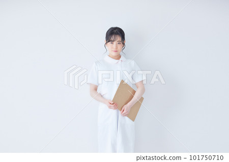Women in nurse clothes 101750710