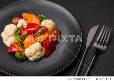 Delicious salad of fresh cherry tomatoes, sweet peppers, broccoli and cauliflower 101752161