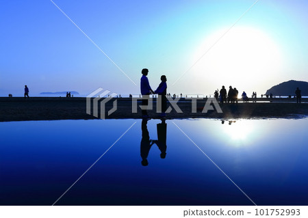 [Kagawa Prefecture] Chichibugahama (Seto Inland Sea Mirror) A tourist attraction known for its spectacular sunsets 101752993