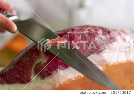 Scene of slicing delicious prosciutto with a knife 101753617