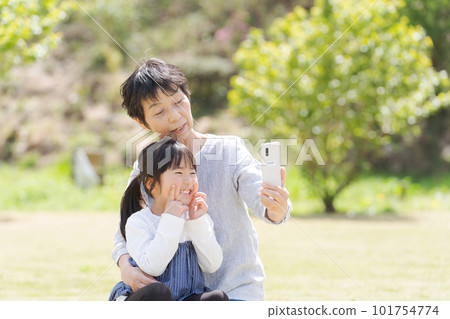 孫子和奶奶的合影 101754774