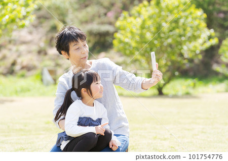 孫子和奶奶的合影 孫子和奶奶的合影 101754776