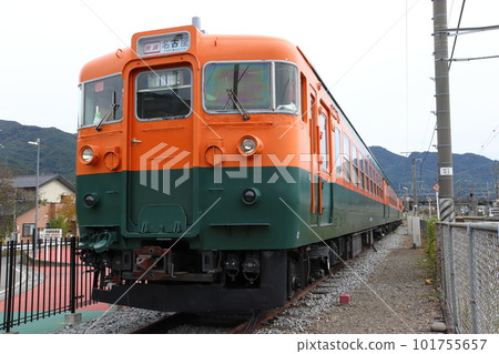 信濃鐵道坂木站前：169系S51編隊防靜電車 101755657