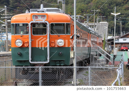 信濃鐵道坂木站前：169系S51編隊防靜電車 101755663
