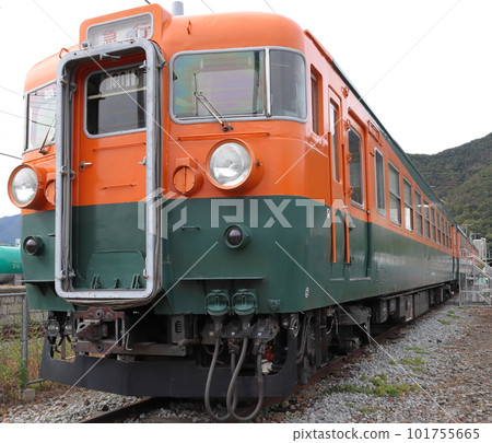 In front of Shinano Railway Sakaki Station: Series 169 S51 formation static preservation car In front of Shinano Railway Sakaki Station: Series 169 S51 formation static preservation car 101755665